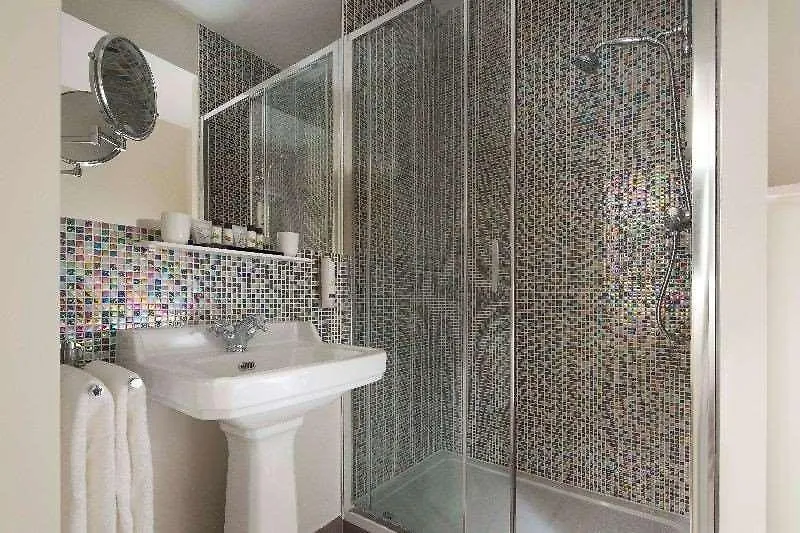 Hotel Celeste Batignolles Montmartre París Francia