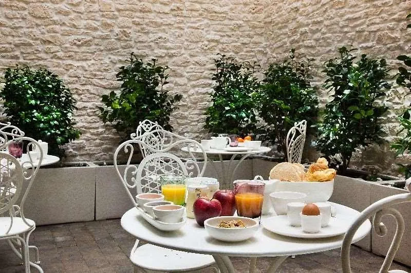 Hotel Celeste Batignolles Montmartre París